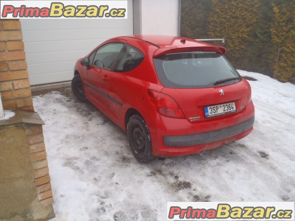 peugeot 207 1.4be 65kw pri parkovani poskozen