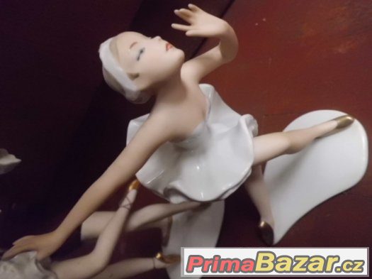 2 pěkné Starožitné porcelánové sošky Baletky - značeno