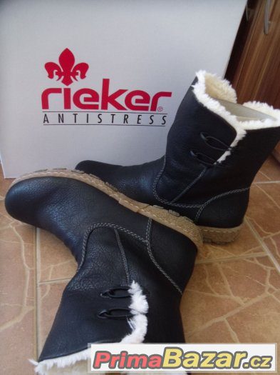 Dámské kotníkové boty značky Rieker