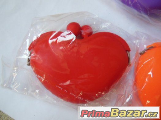 Barevné peněženky 1 ks - 20,-Kč Barevné peněženky 1 ks - 20,-Kč
