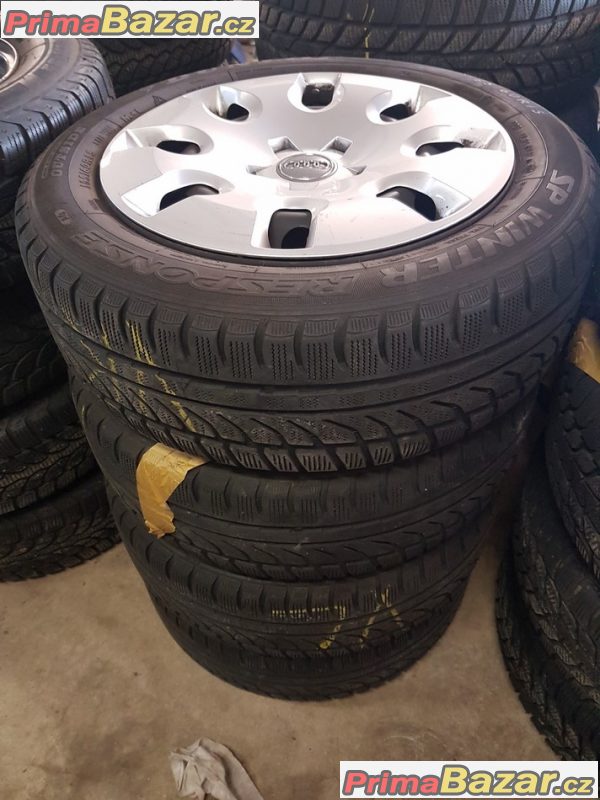 plechové disky s poklicema Audi A1 s pneu na dojeti Dunlop 8X0601027C 5x100 6jx15 et2