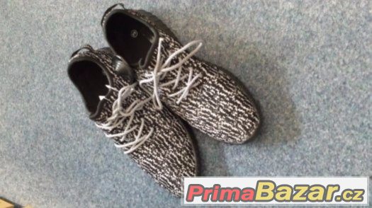 Yeezy Pirate Black, vel. 42.43,44 Yeezy Pirate Black, vel. 42.43,44