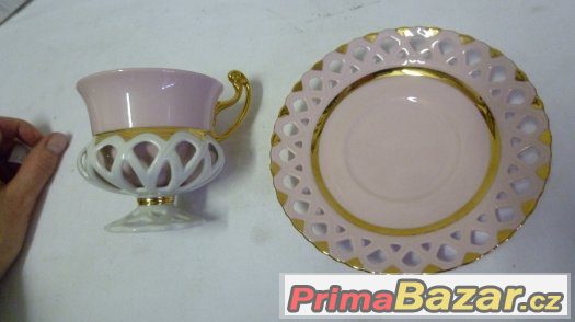 Horní Slavkov růžový porcelán šálek Byzant tvar