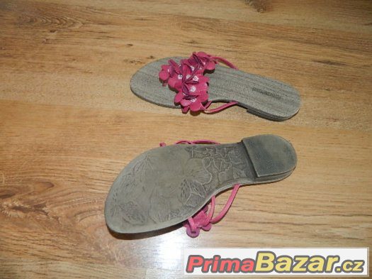 Deichmann Graceland žabky s květy jako NOVÉ Deichmann Graceland žabky s květy jako NOVÉ