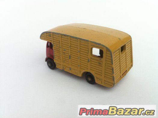 Prodám kovoví model MATCHBOX No. 35 MARSHALL Horse box MK7 Prodám kovoví model MATCHBOX No. 35 MARSHALL Horse box MK7