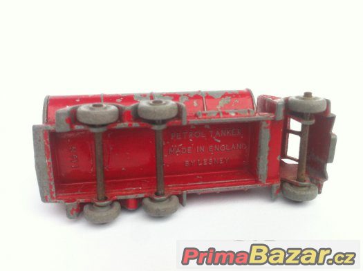 Prodám kovoví model MATCHBOX No.11 Petrol Tanker Prodám kovoví model MATCHBOX No.11 Petrol Tanker