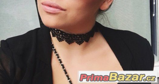 Krásný krajkový tattoo choker