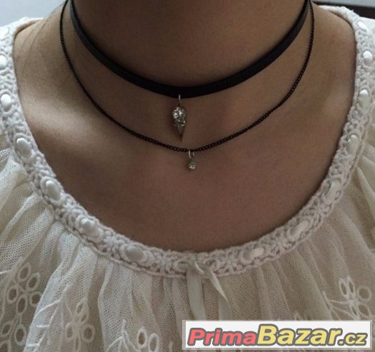 Krásný dvojitý tattoo choker