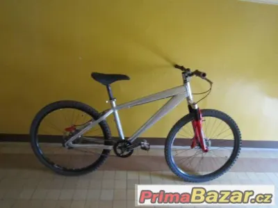 Kolo na dirt nebo trial