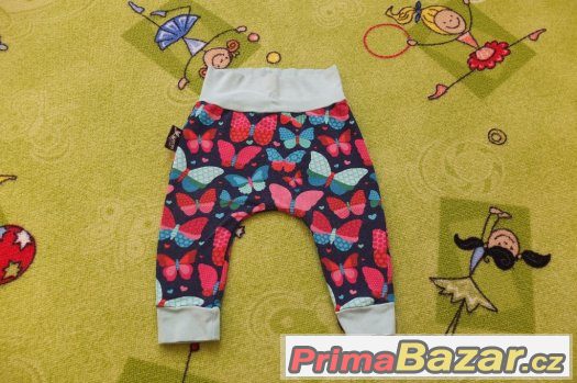 Krásné kalhoty pro cca 3-6 měsíční holčičku s motýlkama