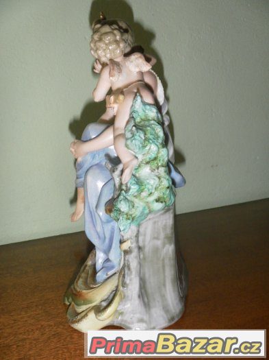Dívka s amorkem - secesní porcelánová soška - značeno.