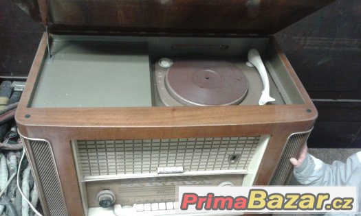 STARE RADIO GRAMOFON PODIVEJ SE STAROZITNOST STARE RADIO GRAMOFON PODIVEJ SE STAROZITNOST