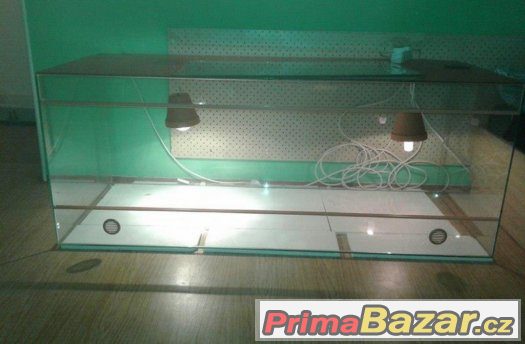 Terarium sleva....3000-,