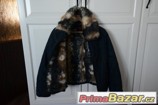 Krasná zimní bunda zdobená bohatým kožichem, TOP STAV Krasná zimní bunda zdobená bohatým kožichem, TOP STAV
