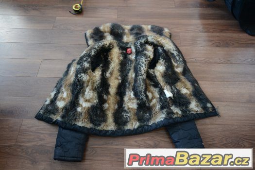Krasná zimní bunda zdobená bohatým kožichem, TOP STAV Krasná zimní bunda zdobená bohatým kožichem, TOP STAV