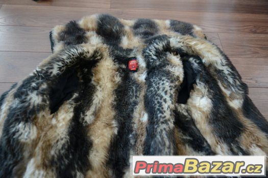 Krasná zimní bunda zdobená bohatým kožichem, TOP STAV Krasná zimní bunda zdobená bohatým kožichem, TOP STAV