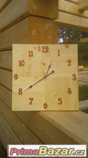 Ručně vyráběné dřevěné hodiny