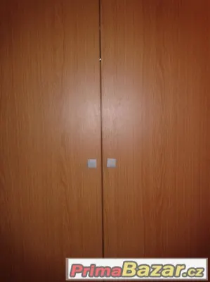skříň