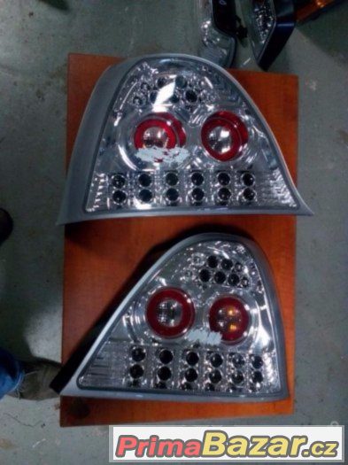 ZADNÍ ČIRÉ LED SVĚTLOMETY NA ROVER 200,25 A MG ZR