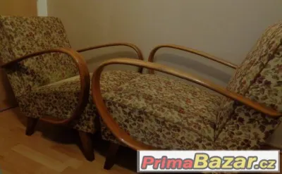 Křesla od J. Halabaly z 50 let typická céčka