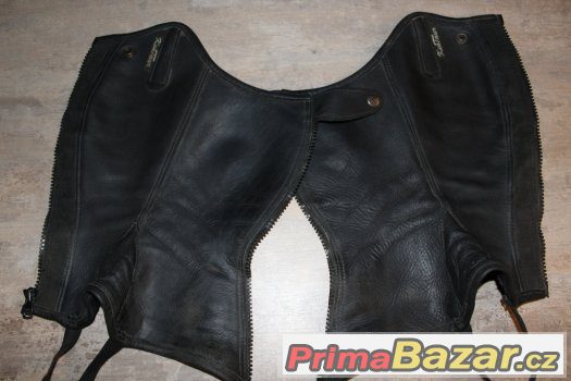 PRODÁM VÍCE VĚCÍ (chapsy, vysoké boty, ohlávky, rajtky, ..) PRODÁM VÍCE VĚCÍ (chapsy, vysoké boty, ohlávky, rajtky, ..)