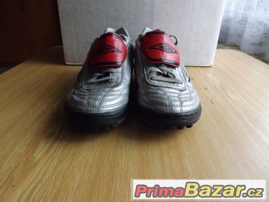 Turfy Umbro vel. 40