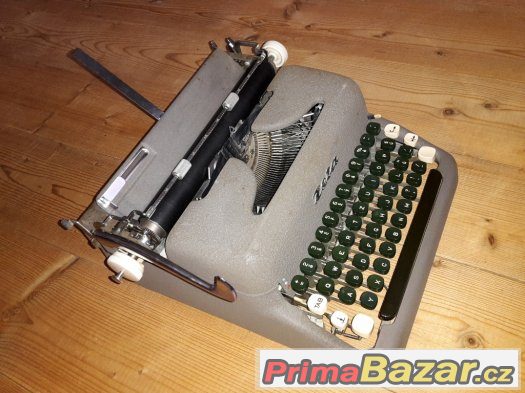 Kufříkový psací stroj Zeta