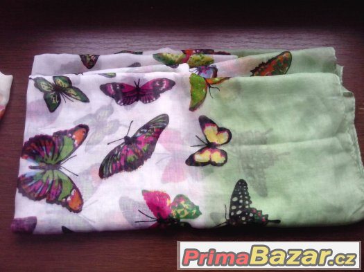 Jarní šátek s motýly