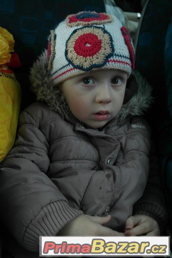 krásná háčkovaná čepice - holka 2-3 roky