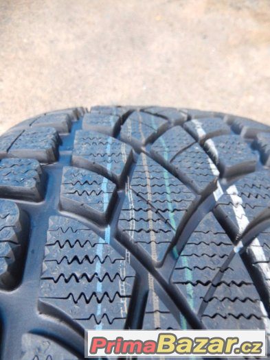 2x nové zimní Dunlop SP WinterSport 3D 235/40/18 95W 2x nové zimní Dunlop SP WinterSport 3D 235/40/18 95W