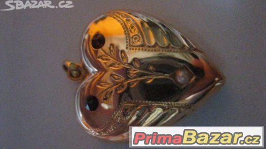 Luxusni zlate Biedermeier srdicko s ceske granaty a perlou v