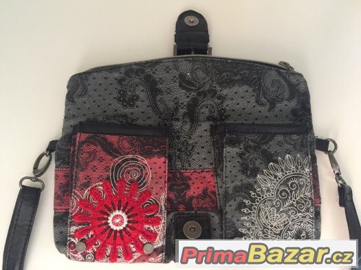 Krásná Desigual crossbody kabelka