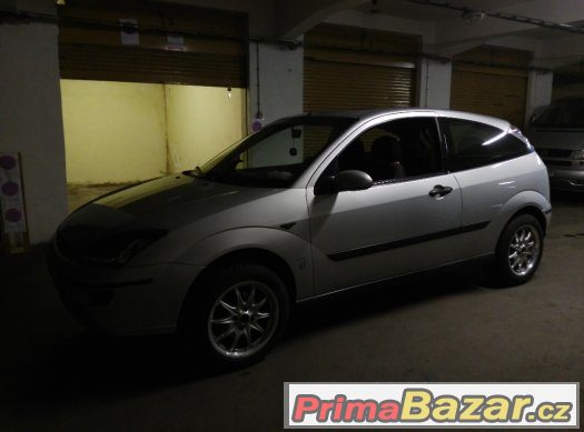 KOUPIM KUFR FORD FOCUS hatchback