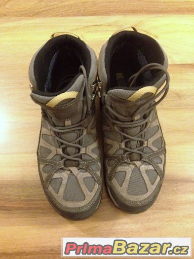 boty AKU Arriba II Mid GTX, velikost 44,5 / 9,5 boty AKU Arriba II Mid GTX, velikost 44,5 / 9,5
