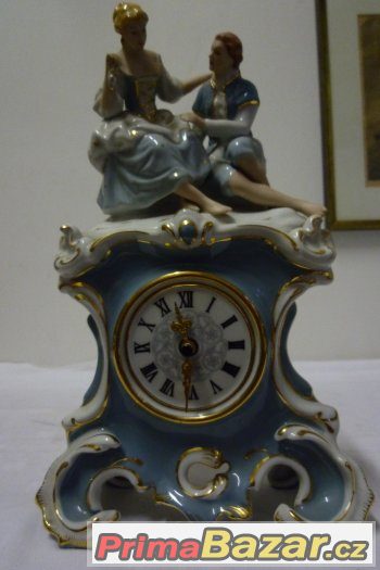 porcelánové figurální hodiny Dux barokní sousoší 30 cm