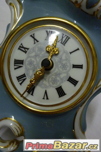 porcelánové figurální hodiny Dux barokní sousoší 30 cm