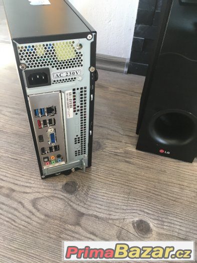 Mini stolní PC s I3 a W7