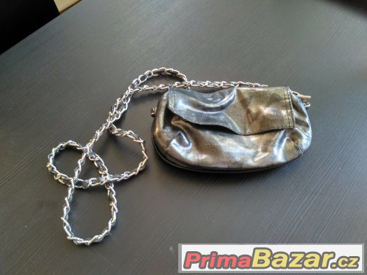Stříbrná mini kabelka s řetízkem