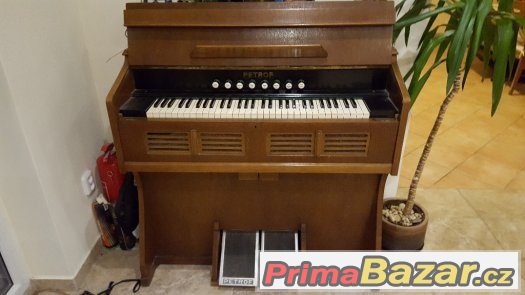 Harmonium Petrof