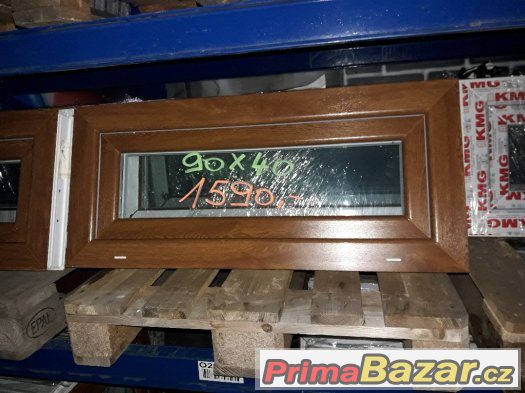 prodam plastove sklepni oknp 90x40 zlaty dub/bila