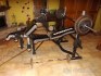 posilovaci-lavice-cinka-na-bench-cinka-na-biceps-zavazi