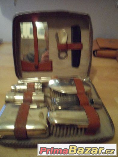 3 staré malé kufry 'vintage,, na Beauty-case