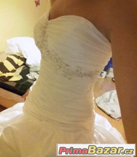 nové bílé svat.šaty s kruhovou spodnicí-skladem