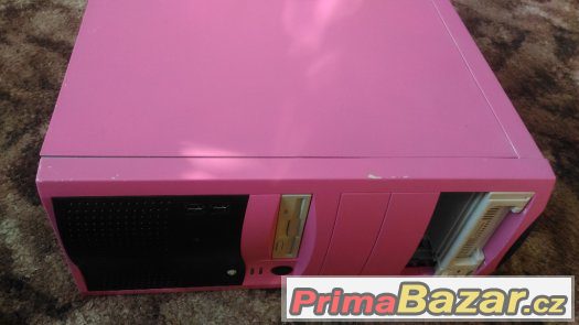 PC case rúžový