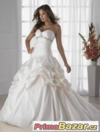 Nové bílé svatební šaty s vlečkou a spodnicí S-M, skladem
