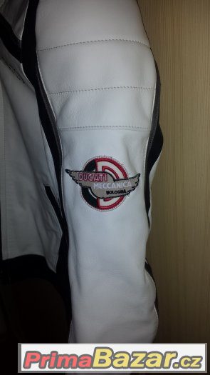 Kožená bunda dámská Ducati Dainese vel. 44 téměř nová Kožená bunda dámská Ducati Dainese vel. 44 téměř nová