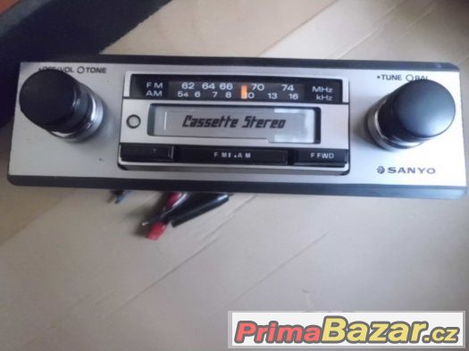 Krásné  staré autoradio SANYO FT 210F  do veterána