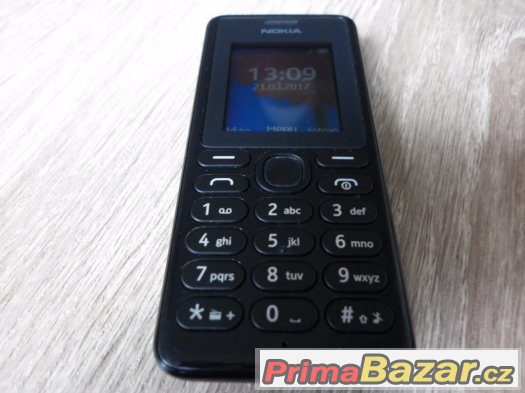 Nokia 108, klasická tlačítková Nokia.