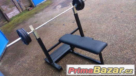 Masivní benchpress lavice Masivní benchpress lavice