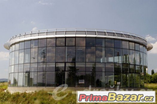 Novostavba autosalon - showroom (2 250 m2) a pozemkem, Uhers